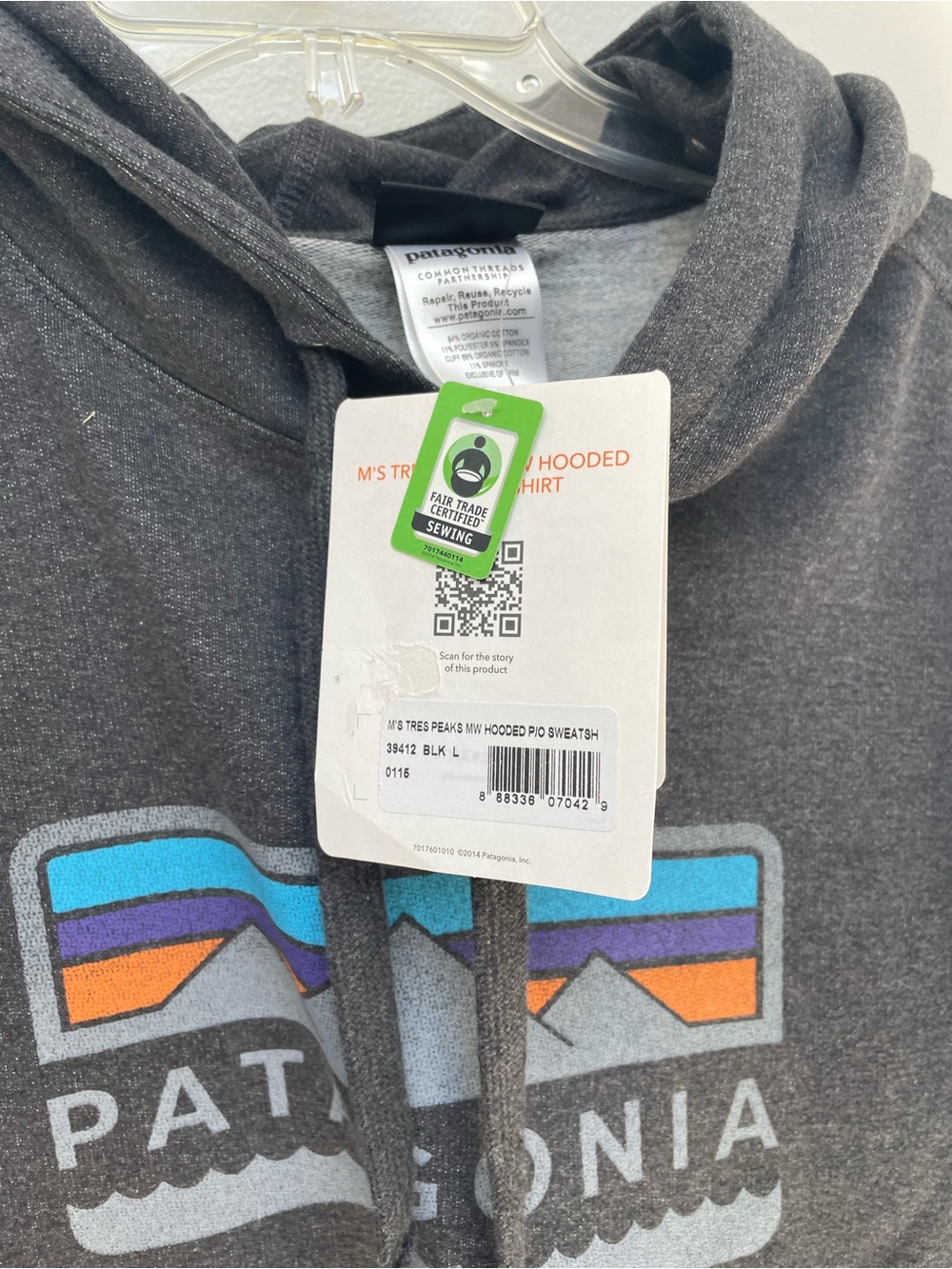Patagonia hoodie size large nwt - Picture 4 of 4
